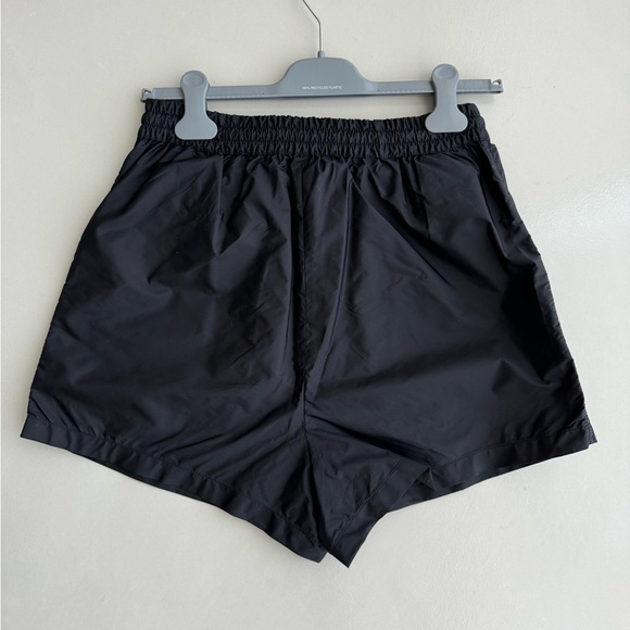 NWT Prada Light Re-Nylon Black Shorts Size 38 - Picture 3 of 7
